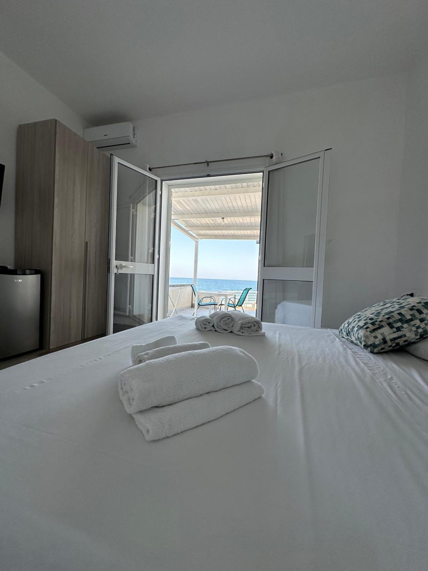 Il Faraglione Hotell Lido di Noto Exteriör bild