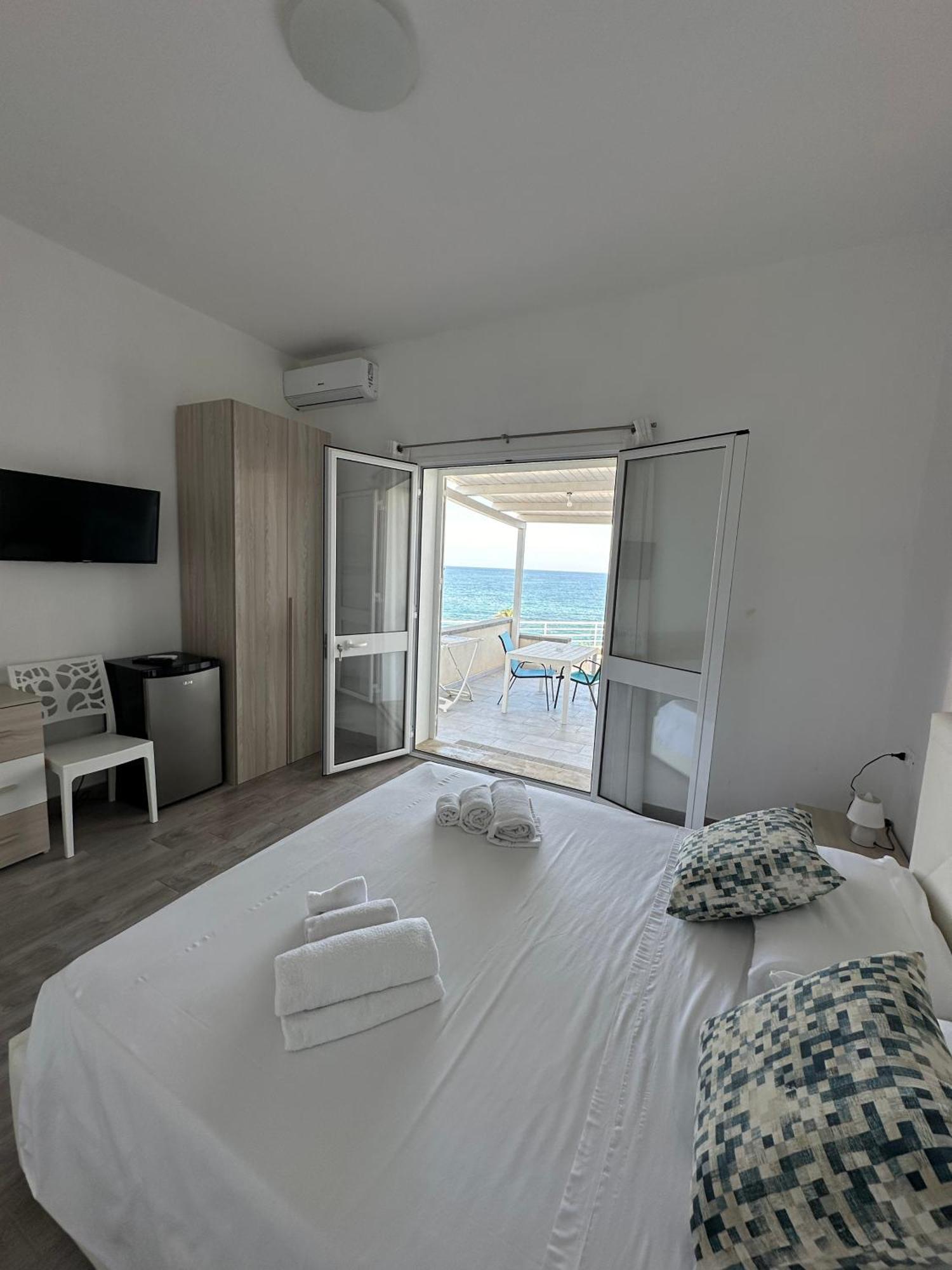 Il Faraglione Hotell Lido di Noto Exteriör bild
